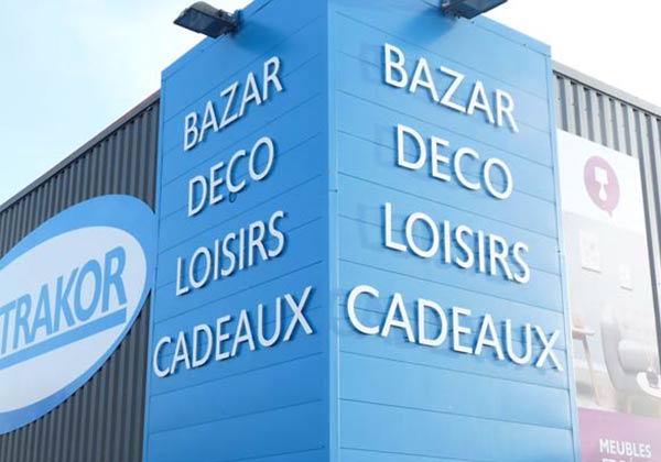 Bâtiment industriel : Spécificités et choix de votre enseigne